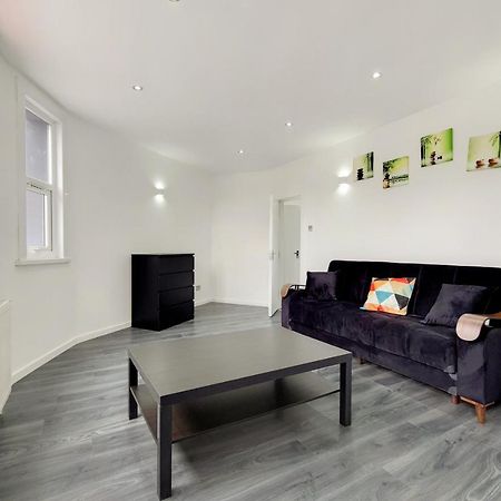 Lovely 4 Bed Apartment Perfect For Families! London Eksteriør billede